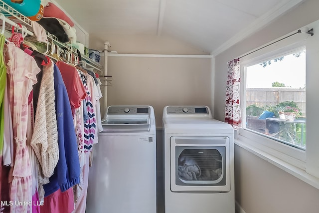 washroom featuring washing machine and clothes dryer