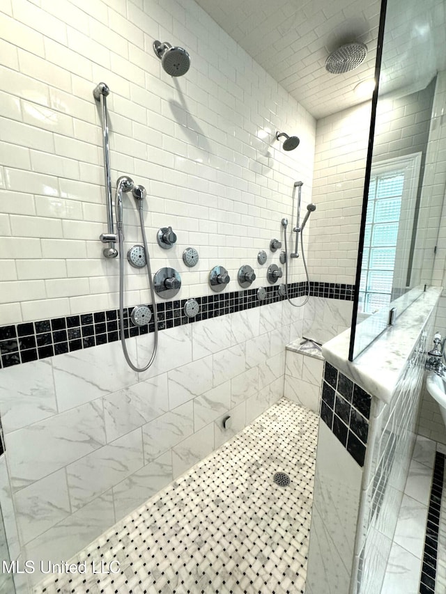 59 Dunbar Rd, Natchez, MS 39120 - full bath featuring a tile shower