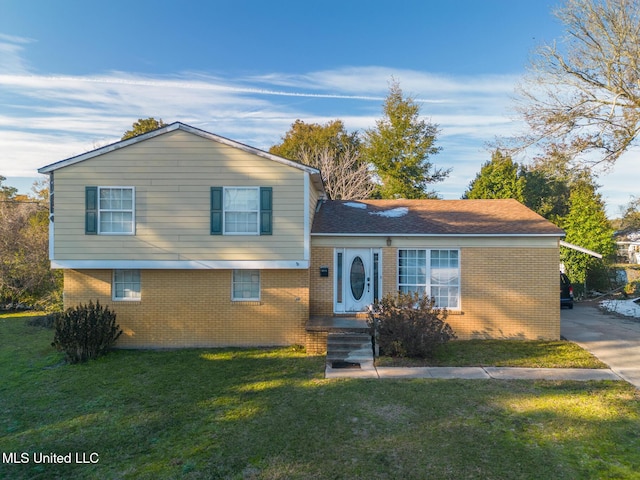 tri-level home with a front lawn