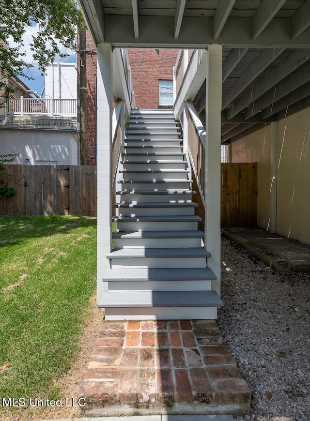 433 Main St, Natchez, MS 39120 - view of staircase