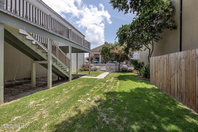 433 Main St, Natchez, MS 39120 - view of yard with stairway