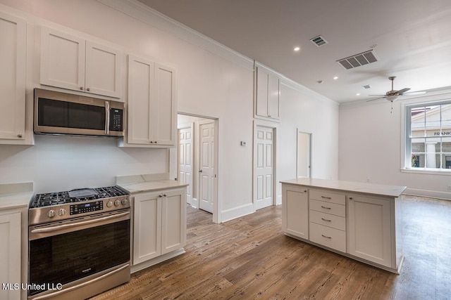 433 Main St, Natchez, MS 39120 - kitchen featuring stainless steel appliances, ornamental molding, ceiling fan, light wood-type flooring, and recessed lighting