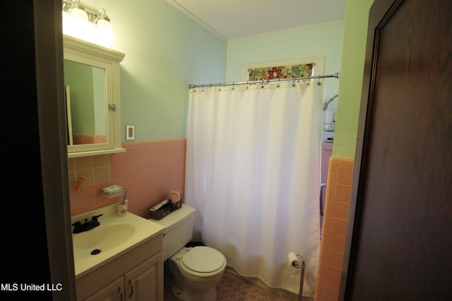 865 Fairfield Ave, Grenada, MS 38901 - bathroom featuring walk in shower, toilet, vanity, tile walls, and ornamental molding