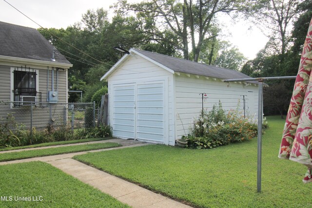 865 Fairfield Ave, Grenada, MS 38901 - view of outbuilding featuring a yard