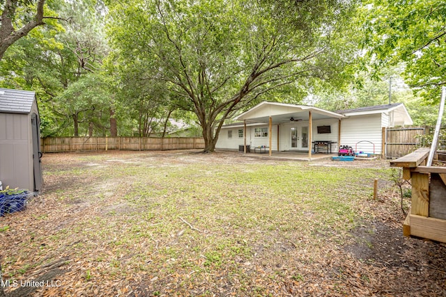 view of yard featuring a ceiling fan, a patio area, french doors, and a fenced backyard