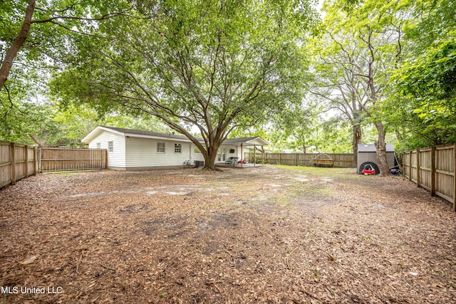 view of yard featuring a fenced backyard