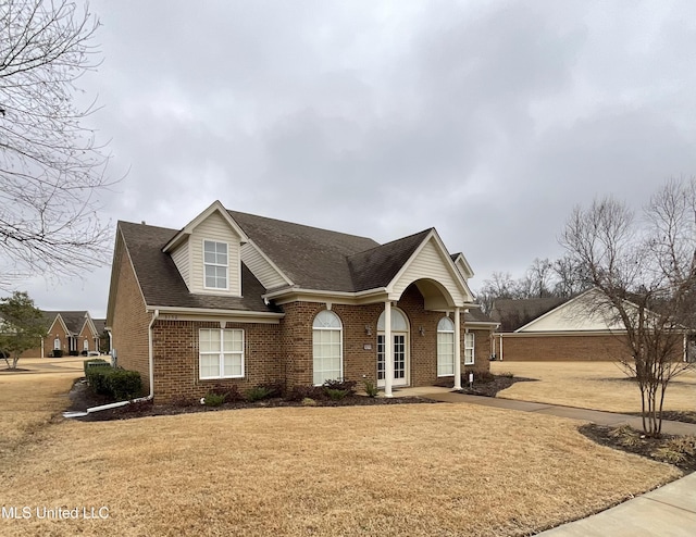 view of front of house featuring a front yard