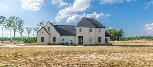 view of front of house with a front yard