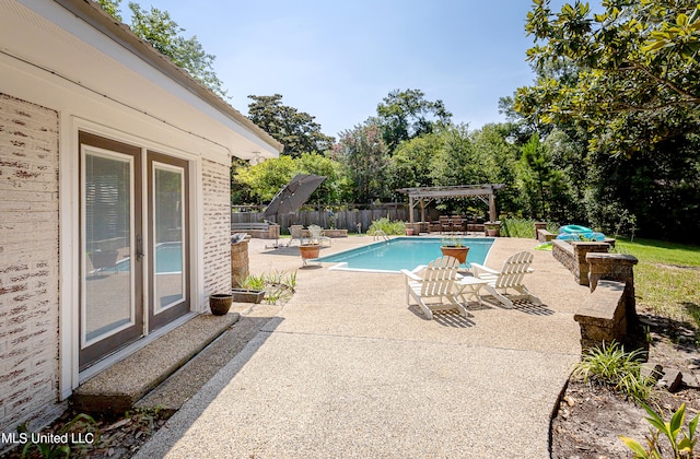 view of swimming pool with a patio and a pergola