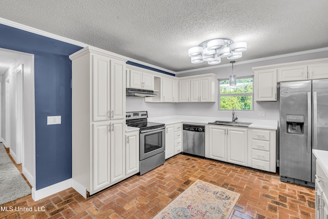 kitchen featuring stainless steel appliances, sink, crown molding, white cabinetry, and a textured ceiling