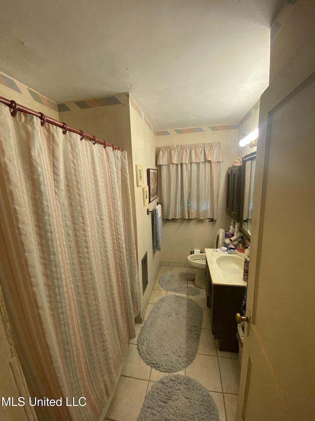 210 Colonial Cir, Jackson, MS 39211 - full bath featuring toilet, tile patterned flooring, vanity, and curtained shower