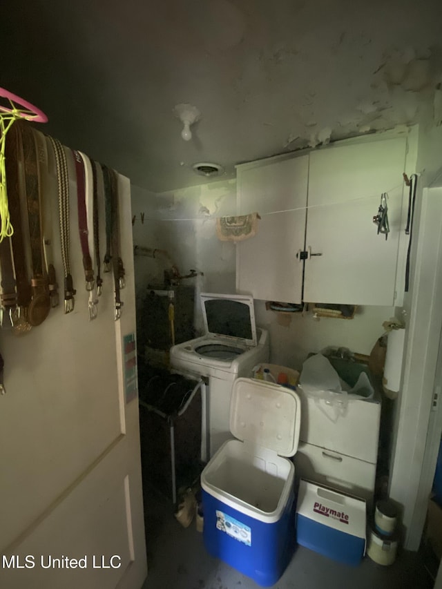 210 Colonial Cir, Jackson, MS 39211 - laundry area with washer and dryer