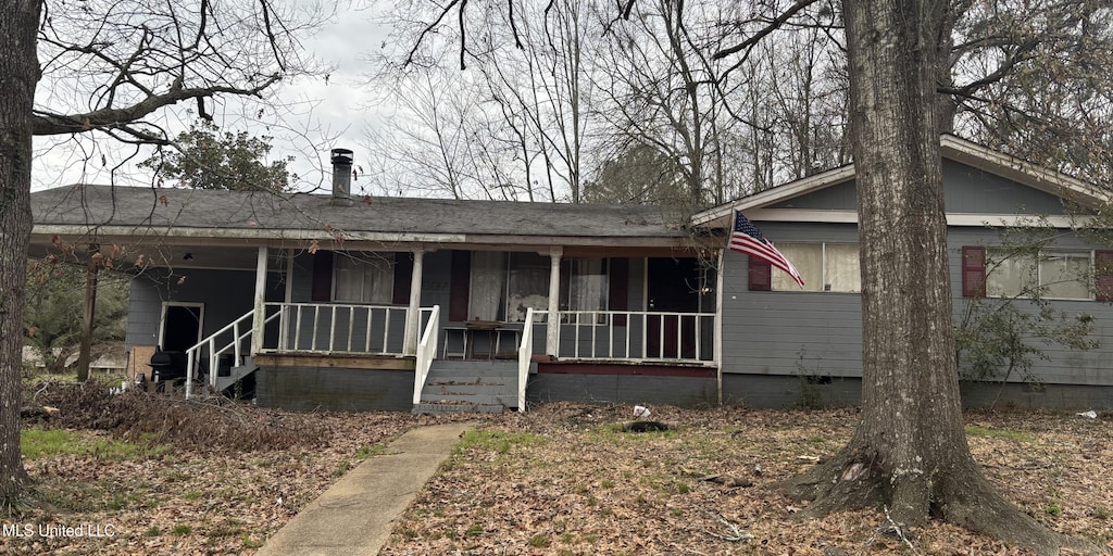 ranch-style home featuring crawl space and covered porch