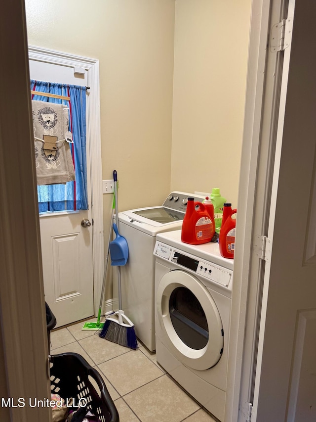 6088 E Hinds St, Bay Saint Louis, MS 39520 - laundry room featuring independent washer and dryer and light tile patterned floors