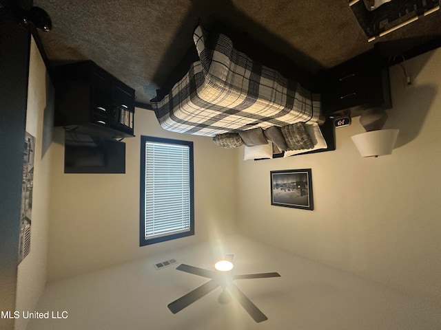 unfurnished bedroom with ceiling fan