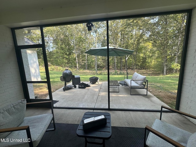 view of unfurnished sunroom