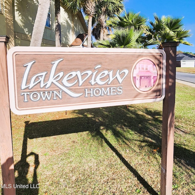 view of community / neighborhood sign