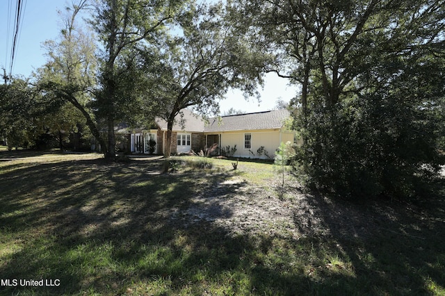 63720 N Diamondhead Dr, Diamondhead, MS 39525 - view of grassy yard