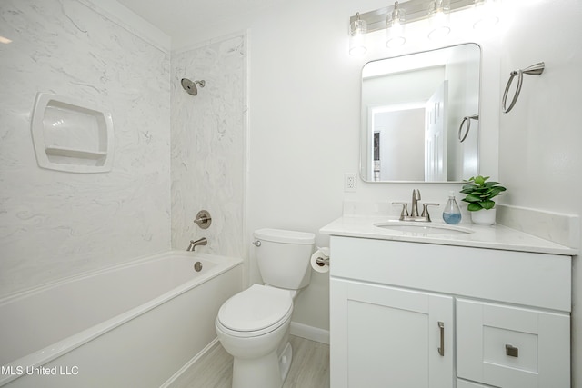 bathroom featuring baseboards, vanity, toilet, and shower / bathtub combination