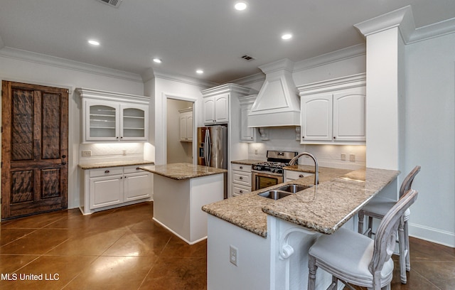 kitchen featuring white cabinets, a center island, kitchen peninsula, and custom range hood