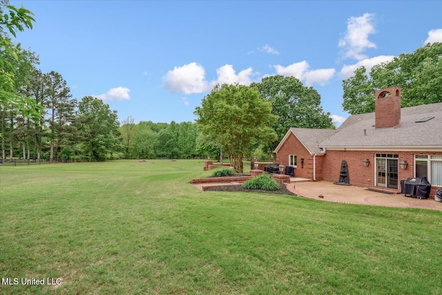 view of yard featuring a patio area