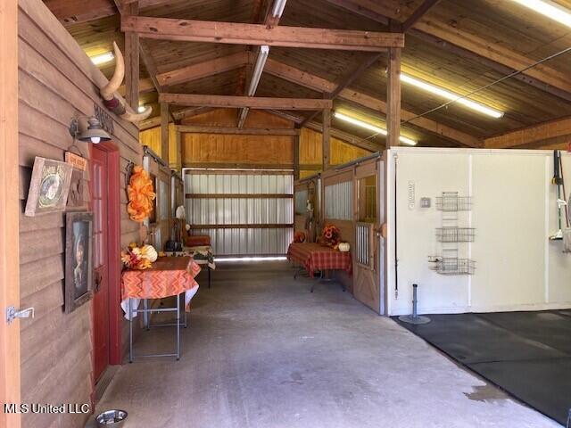 7300 Davidson Rd, Olive Branch, MS 38654 - view of garage