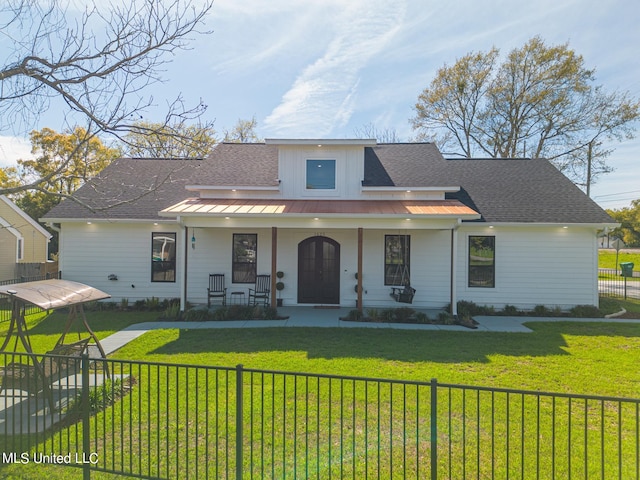 view of front facade featuring covered porch and a front yard