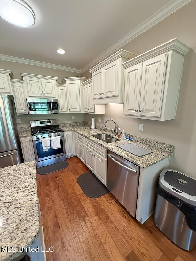 3041 Brambleberry Cv, Southaven, MS 38672 - kitchen featuring appliances with stainless steel finishes, ornamental molding, light wood-style floors, white cabinets, and recessed lighting