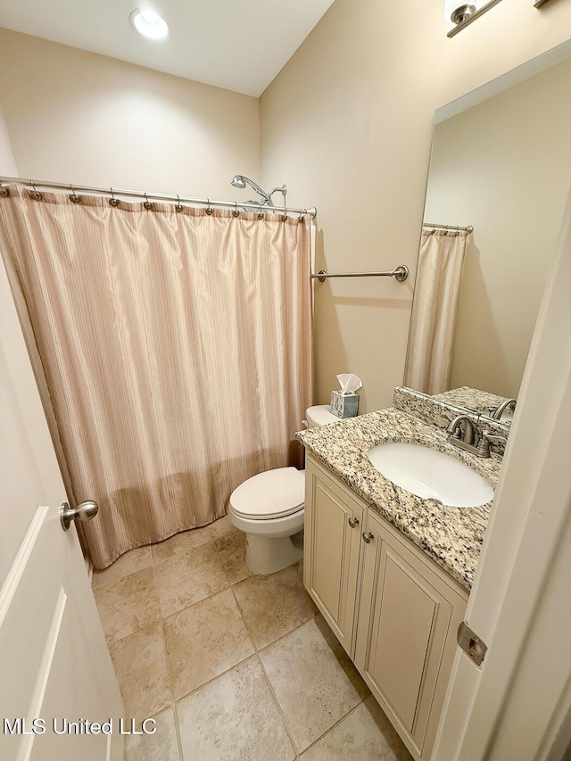 3041 Brambleberry Cv, Southaven, MS 38672 - full bath featuring vanity, curtained shower, and recessed lighting