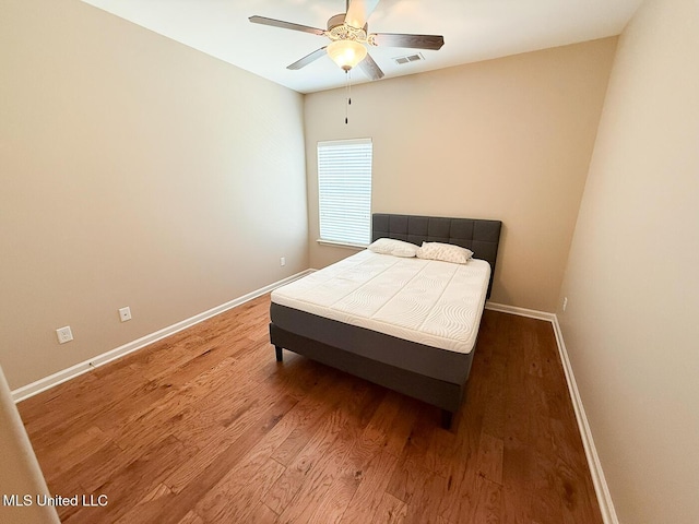 3041 Brambleberry Cv, Southaven, MS 38672 - bedroom with wood finished floors and a ceiling fan