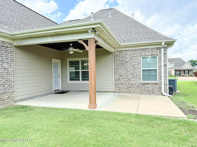 3041 Brambleberry Cv, Southaven, MS 38672 - back of property featuring ceiling fan, a shingled roof, a lawn, and a patio area
