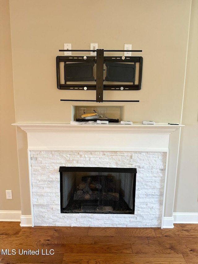 3041 Brambleberry Cv, Southaven, MS 38672 - detailed view of wood finished floors and a fireplace