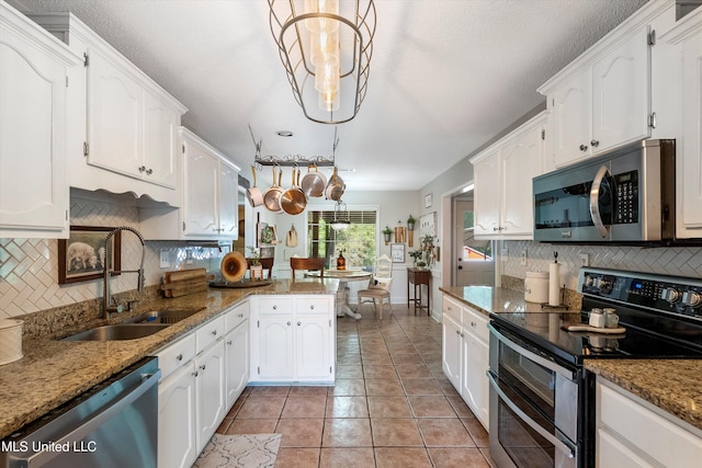 9948 Victor Dr, Olive Branch, MS 38654 - kitchen with appliances with stainless steel finishes, a sink, and white cabinets
