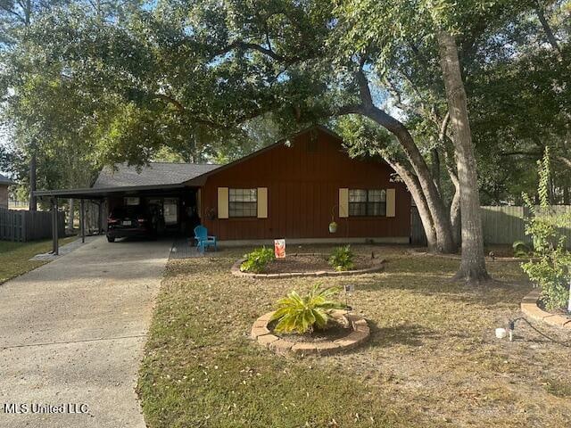 single story home with a carport