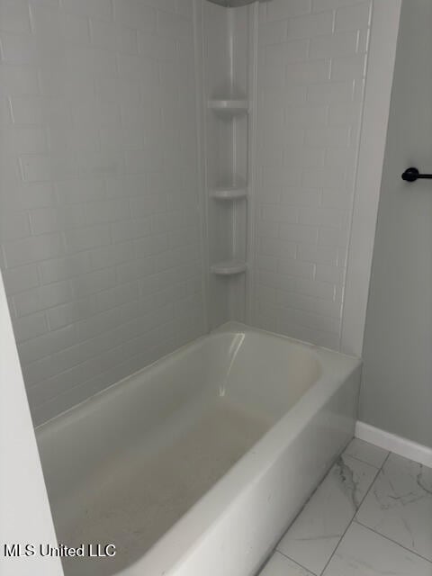 bathroom featuring tiled shower / bath combo