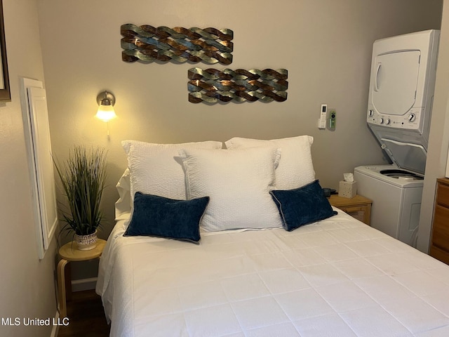 305 S Cleveland Ave, Long Beach, MS 39560 - bedroom with stacked washer / dryer