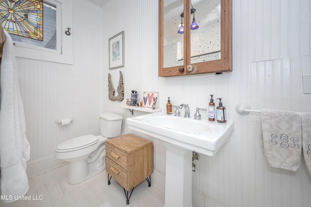319 Washington Ave, Ocean Springs, MS 39564 - half bath with toilet