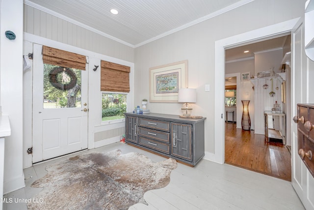 319 Washington Ave, Ocean Springs, MS 39564 - entryway featuring crown molding and light wood finished floors