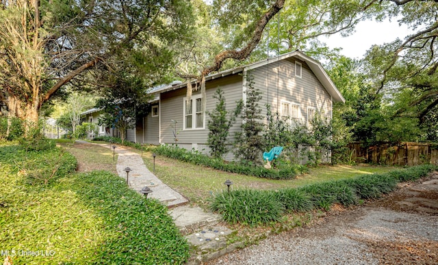 319 Washington Ave, Ocean Springs, MS 39564 - view of front facade