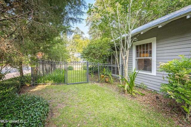 319 Washington Ave, Ocean Springs, MS 39564 - view of yard