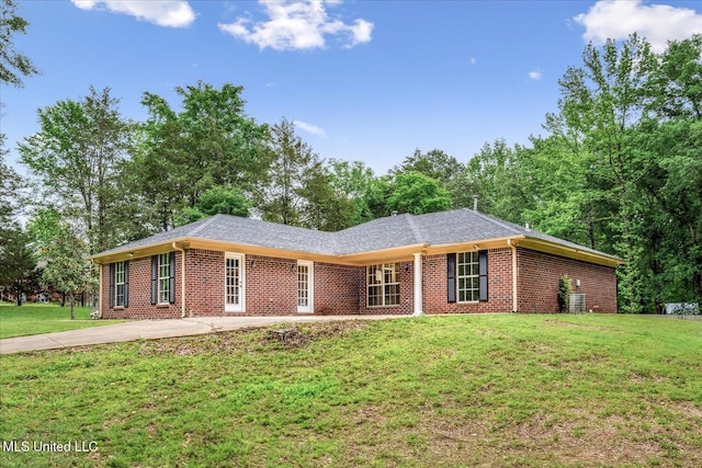 119 Vance Cv, Byhalia, MS 38611 - ranch-style house with brick siding, a front lawn, and concrete driveway