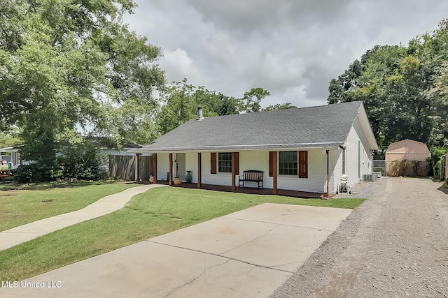 view of front facade with covered porch, a front lawn, and cooling unit