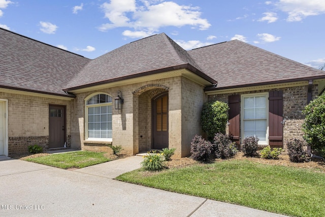221 Penny Ln, Brandon, MS 39042 - view of front of house featuring brick siding, a shingled roof, and a front lawn