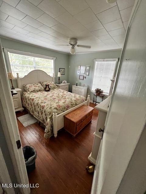 bedroom with dark wood-type flooring and ceiling fan