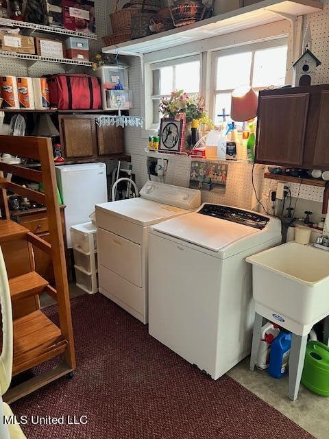 laundry room with independent washer and dryer