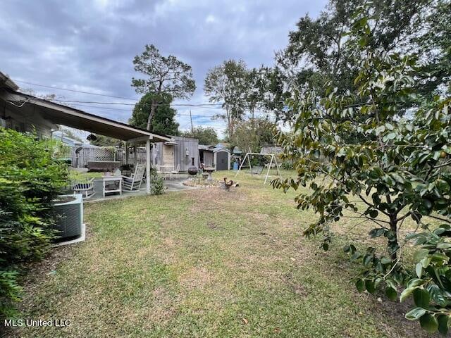 view of yard featuring central AC unit