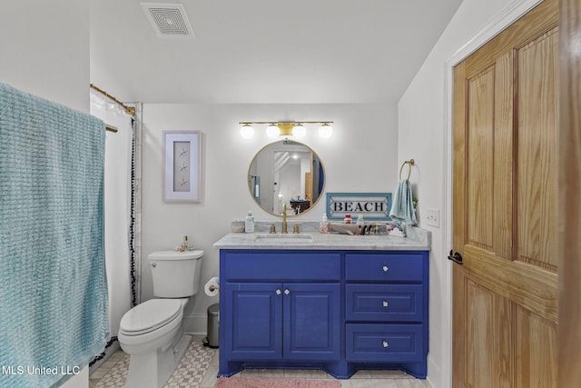 bathroom with a shower with curtain, vanity, and toilet