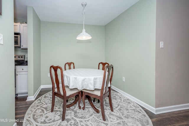2421 Beachview Dr Unit H2, Ocean Springs, MS 39564 - dining area with dark wood-type flooring and baseboards