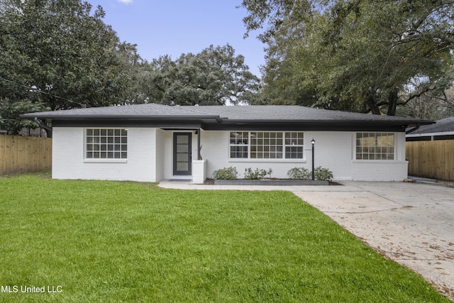 ranch-style home featuring a front yard