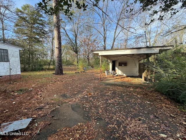 view of yard with a carport